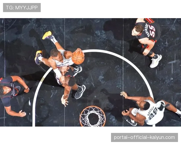 活塞防守压力未能限制马刺 坎宁安被引导至文班亚马区域